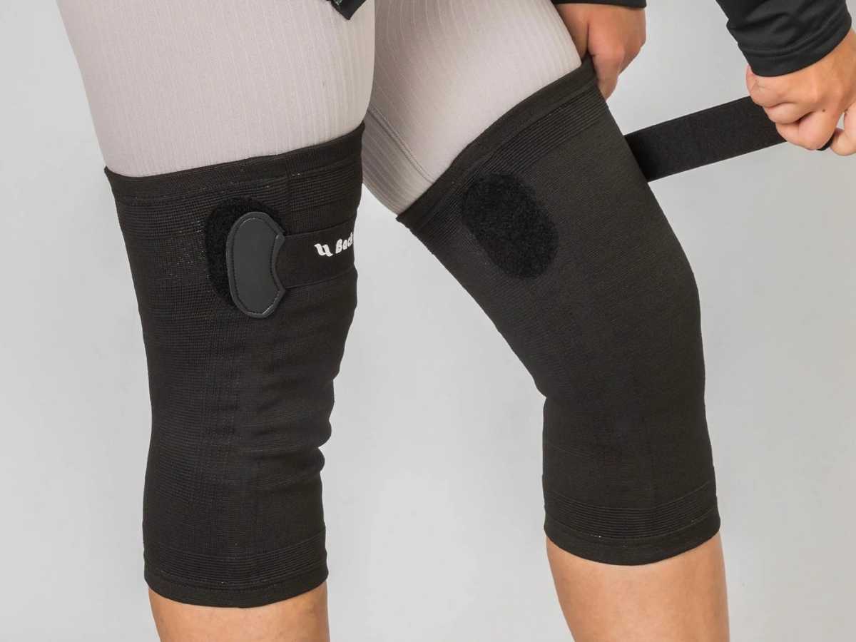 BACK ON TRACK Knieschoner mit Klett 